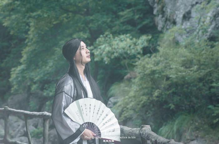 晚上睡觉梦见被狗咬了，这预兆是好还是坏。？游戏画面