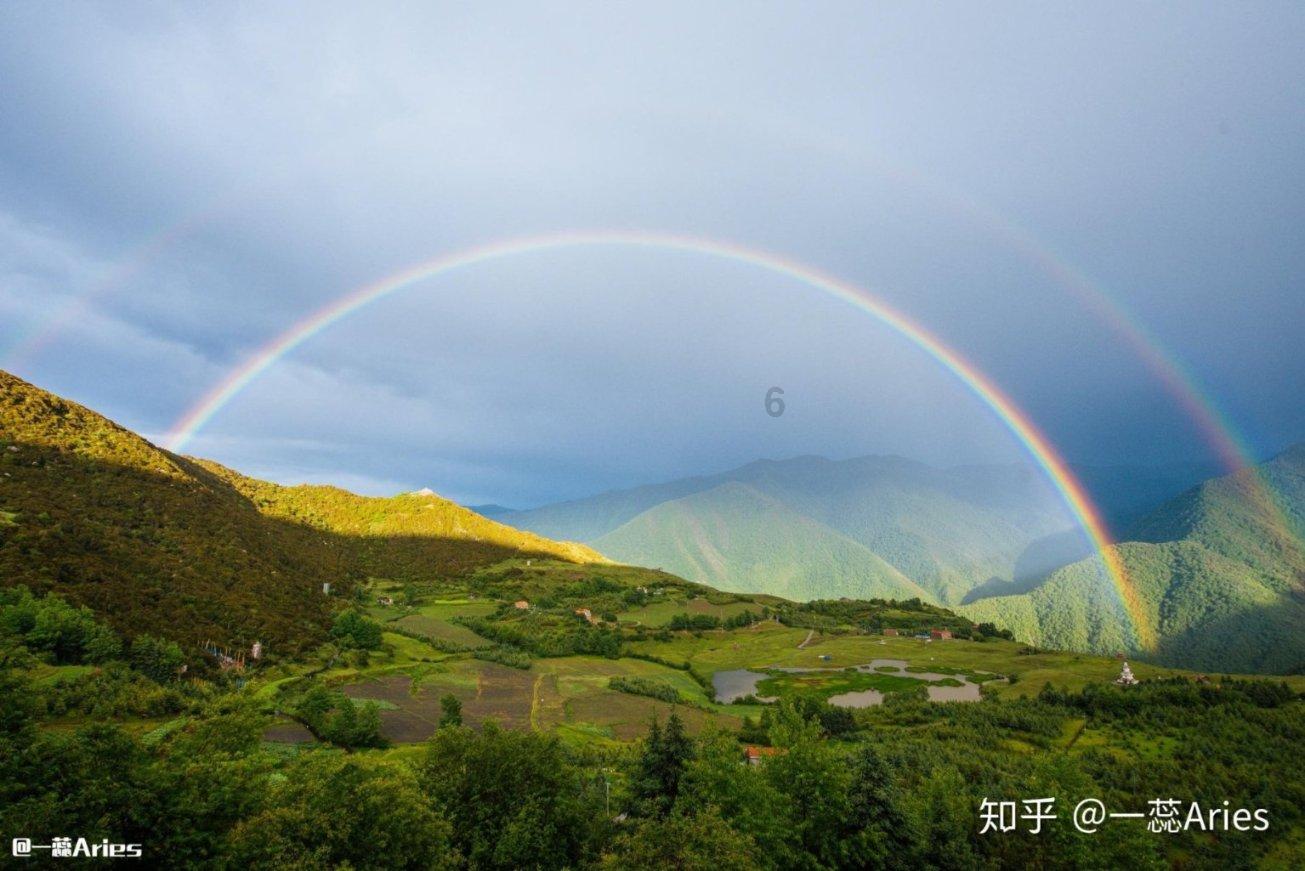 雷军拍摄小米su7黑河冬测视频,配色为海湾蓝