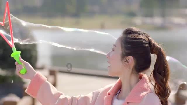 晚上睡觉梦见被狗咬了，这预兆是好还是坏。？游戏画面