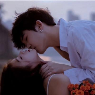 萧敬腾夫妇合体拍大片，50岁林有慧显年轻，老萧无名指纹老婆名字