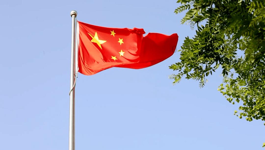 男子将车停垃圾站通道处隔天被倒满垃圾,怒斥环卫工太缺德,环卫站回应