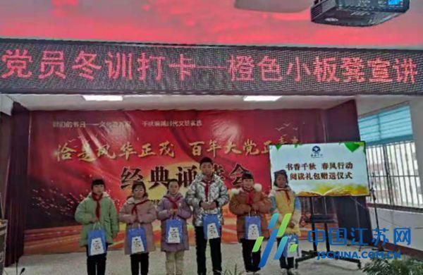 新能源汽车行业火爆引发争议，上下游企业为何都说“不赚钱”？游戏画面