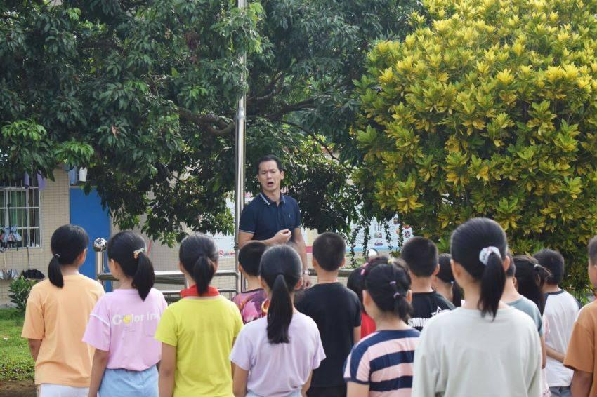 上升的五彩石