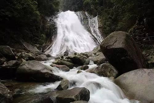 最冷零下58℃的地方，有支中国冷极马拉松队